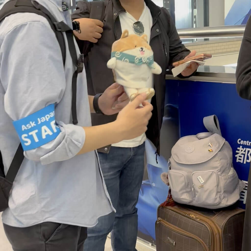 旅行者向けチャットサービスの取材用腕章_02